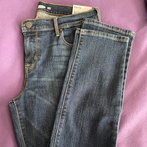 NWT Old Navy Straight Leg Jeans - Curvy, Medium Wash